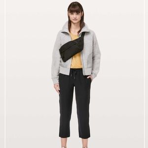Lululemon On The Fly Crop *Woven 23" Black size 8